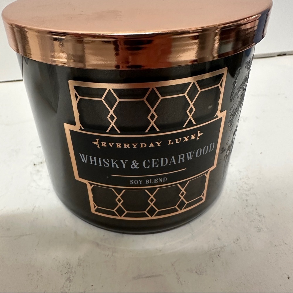 Everyday Luxe Whiskey & Cedarwood Scented Candle 14.5 OZ HTF - Picture 2 of 4